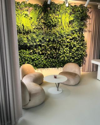 ✨ HILL – čistá forma elegancie Minimalistické línie, jemné krivky a výnimočná flexibilita. Kreslo HILL z dielne značky...